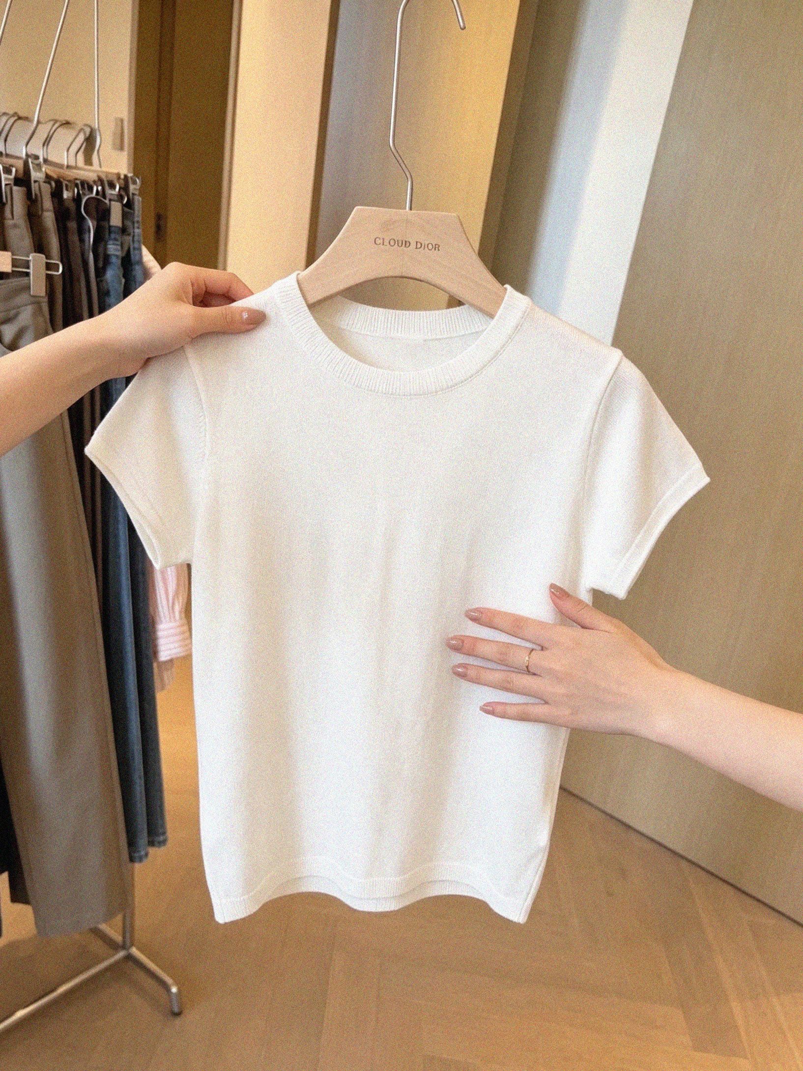 Minimalist Round Neck Short Sleeve T-Shirt for Women Summer Cool Knit Slim Fit White Top - Image 2