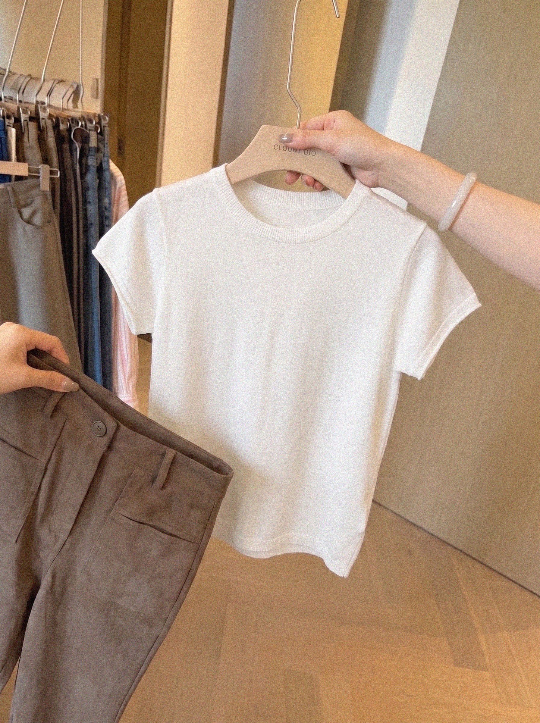 Minimalist Round Neck Short Sleeve T-Shirt for Women Summer Cool Knit Slim Fit White Top