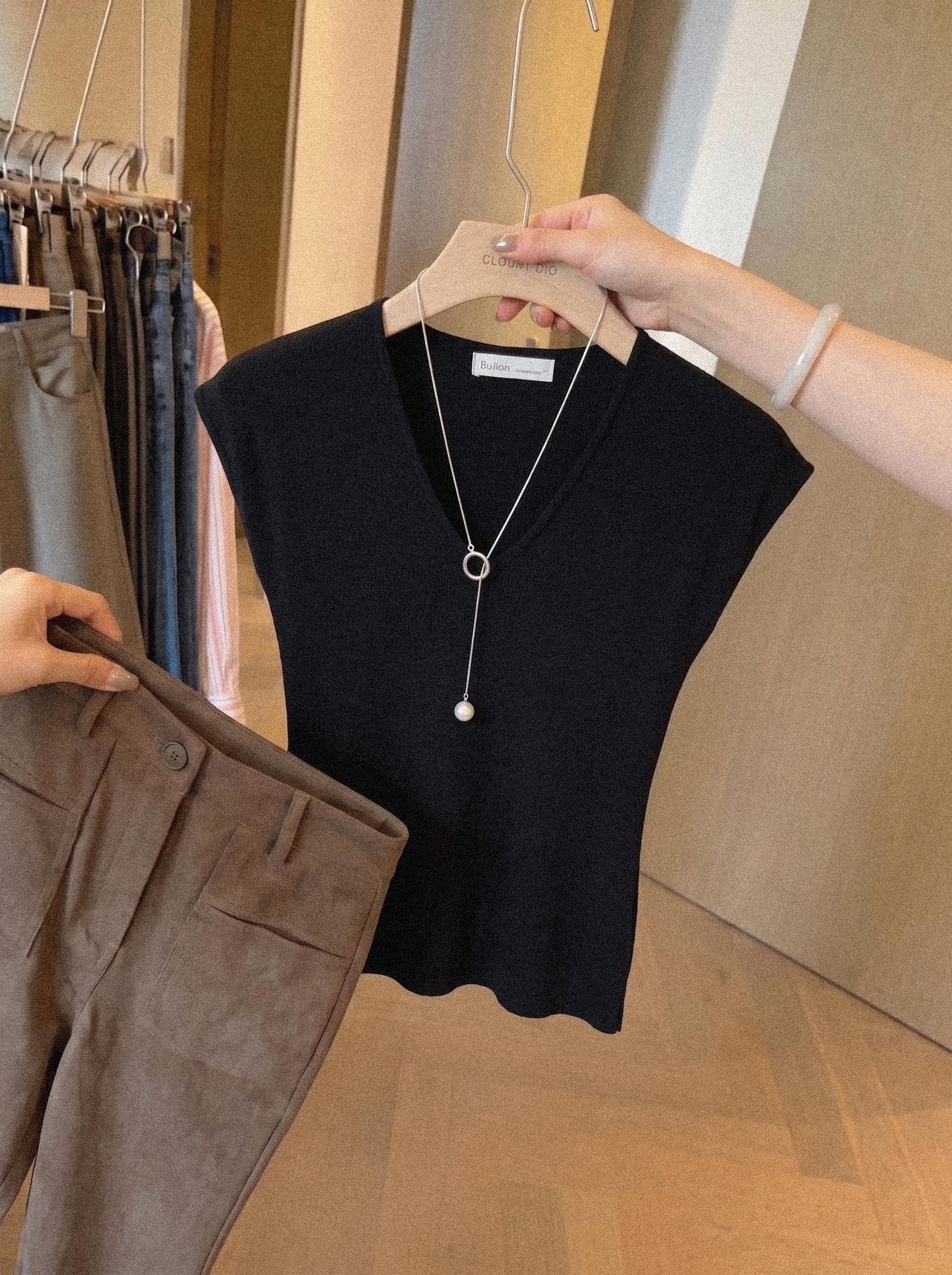 Korean Style V-Neck Sleeveless Knit Vest for Women 2026 Summer Slim Fit